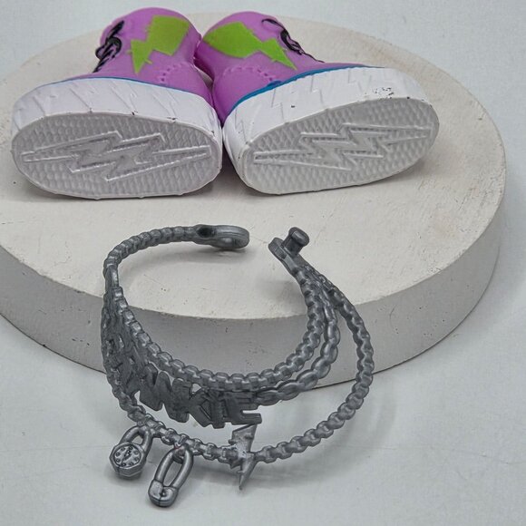 Monster High Frankie Stein Doll Accessories Set With Shoes & Silver Logo Belt - Picture 2 of 5